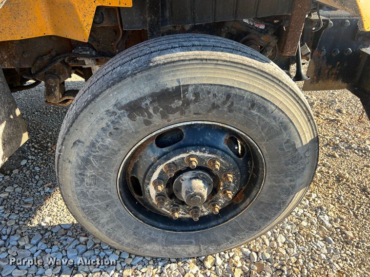 image for item JU9837 2006 International 7400  dump truck