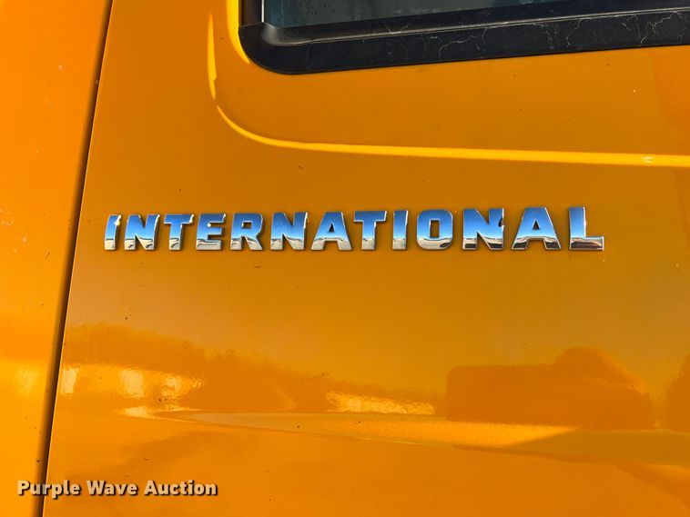 image for item JU9837 2006 International 7400  dump truck