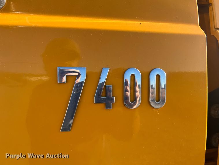 image for item JU9837 2006 International 7400  dump truck