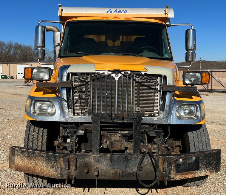 image for item JU9838 2006 International 7400  dump truck