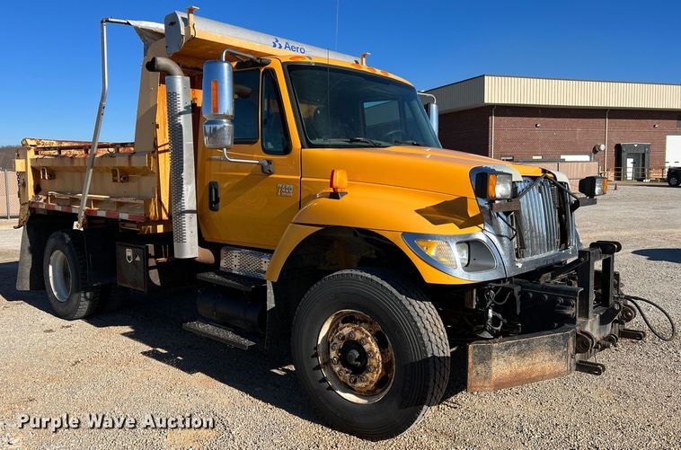 image for item JU9838 2006 International 7400  dump truck