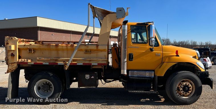 image for item JU9838 2006 International 7400  dump truck