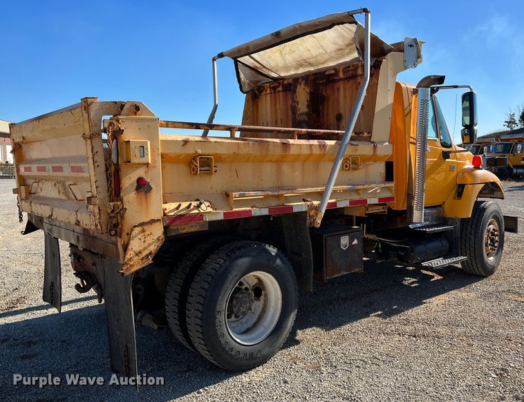 image for item JU9838 2006 International 7400  dump truck