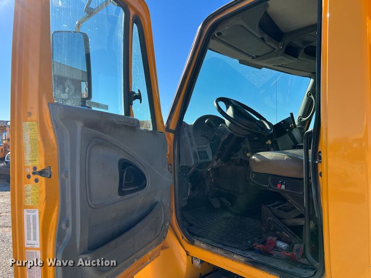 image for item JU9838 2006 International 7400  dump truck