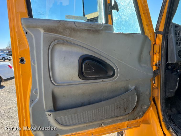 image for item JU9838 2006 International 7400  dump truck