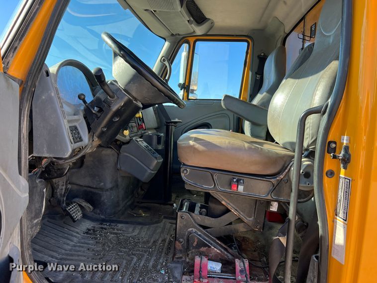 image for item JU9838 2006 International 7400  dump truck