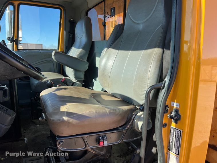 image for item JU9838 2006 International 7400  dump truck