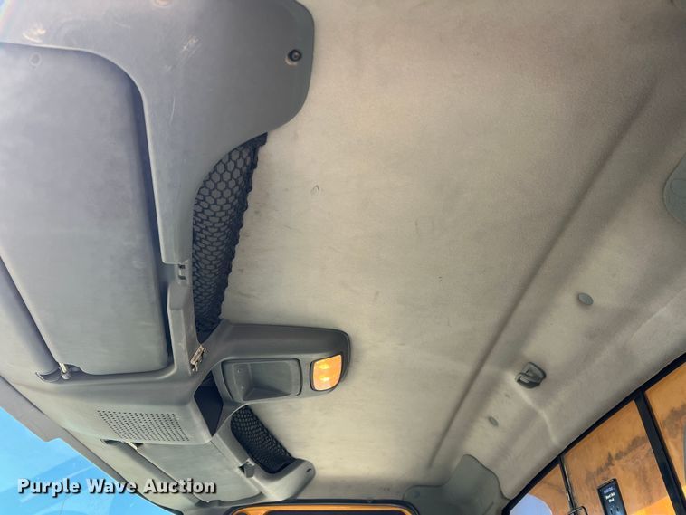 image for item JU9838 2006 International 7400  dump truck