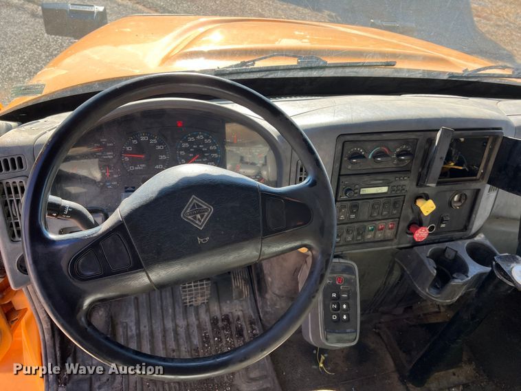 image for item JU9838 2006 International 7400  dump truck