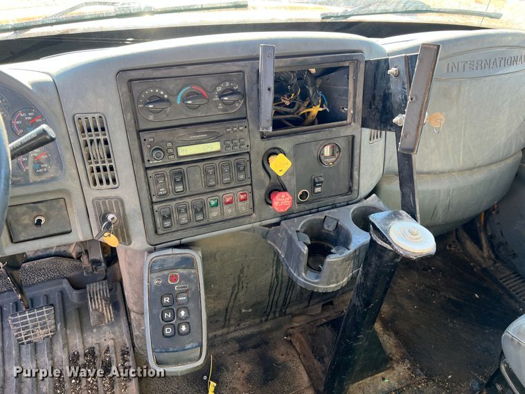 image for item JU9838 2006 International 7400  dump truck