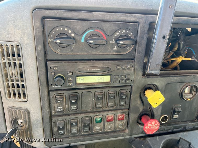 image for item JU9838 2006 International 7400  dump truck