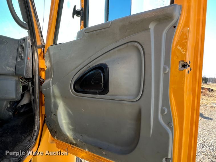 image for item JU9838 2006 International 7400  dump truck