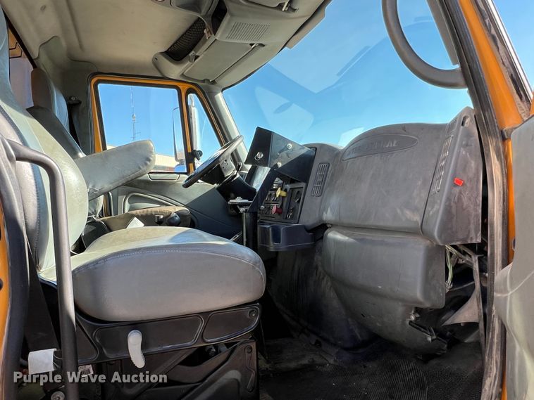 image for item JU9838 2006 International 7400  dump truck