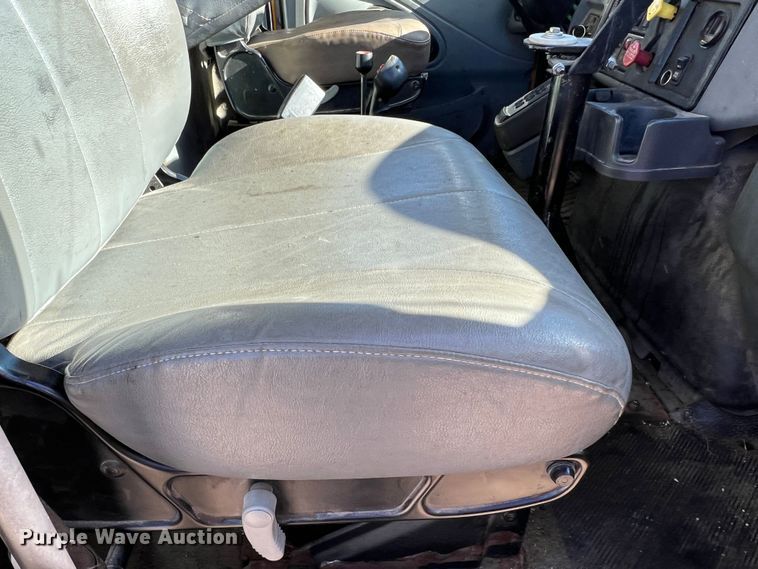 image for item JU9838 2006 International 7400  dump truck