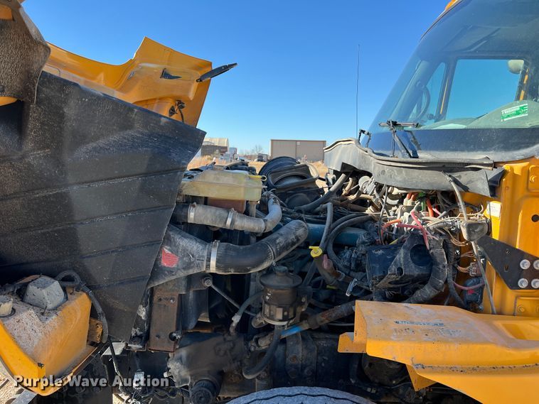 image for item JU9838 2006 International 7400  dump truck