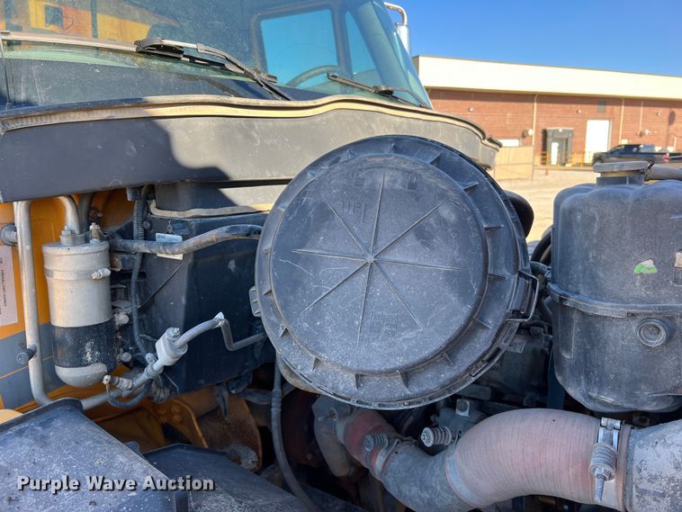 image for item JU9838 2006 International 7400  dump truck