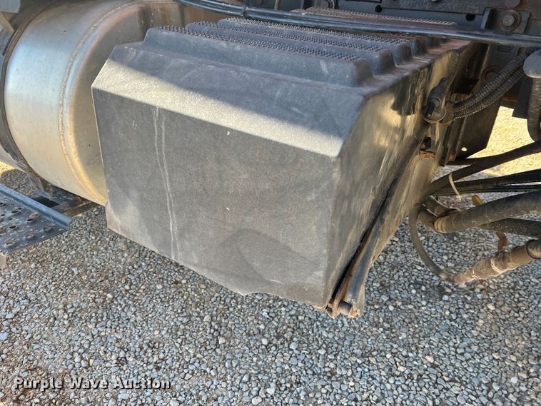 image for item JU9838 2006 International 7400  dump truck