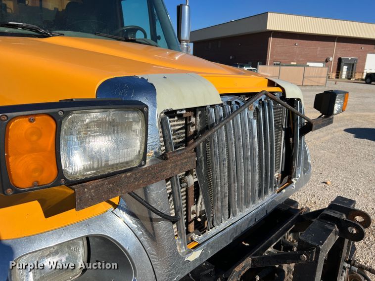 image for item JU9838 2006 International 7400  dump truck