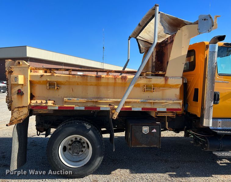 image for item JU9838 2006 International 7400  dump truck
