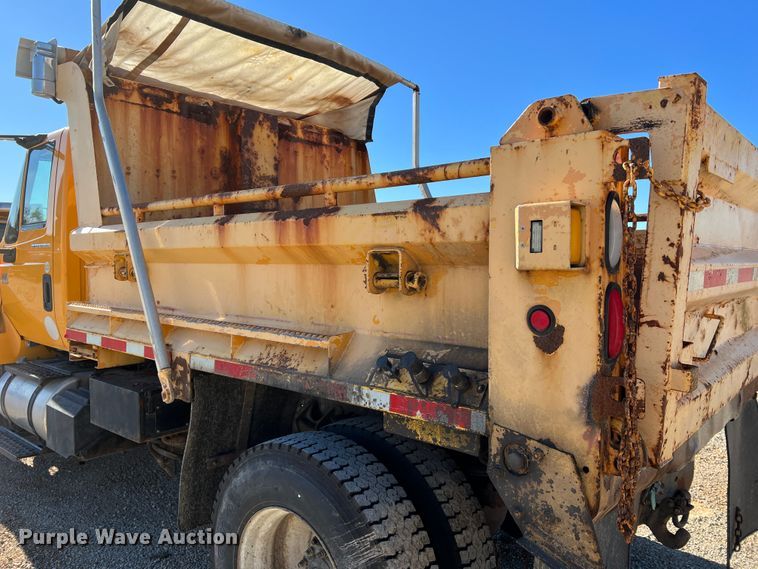 image for item JU9838 2006 International 7400  dump truck