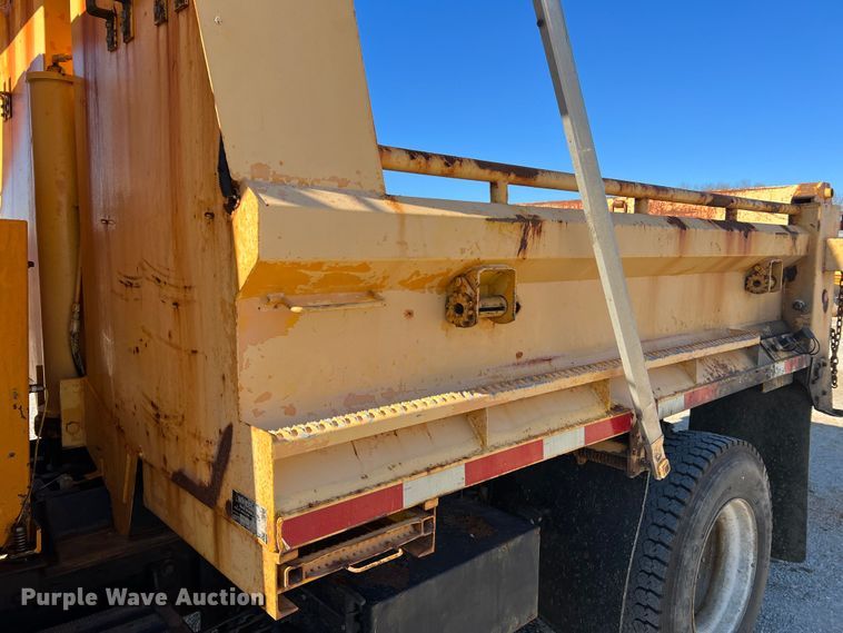 image for item JU9838 2006 International 7400  dump truck