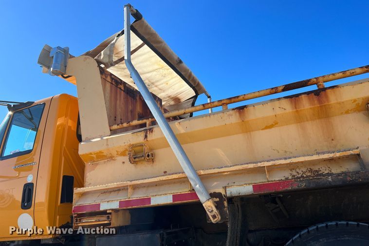 image for item JU9838 2006 International 7400  dump truck