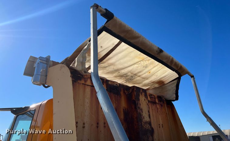 image for item JU9838 2006 International 7400  dump truck