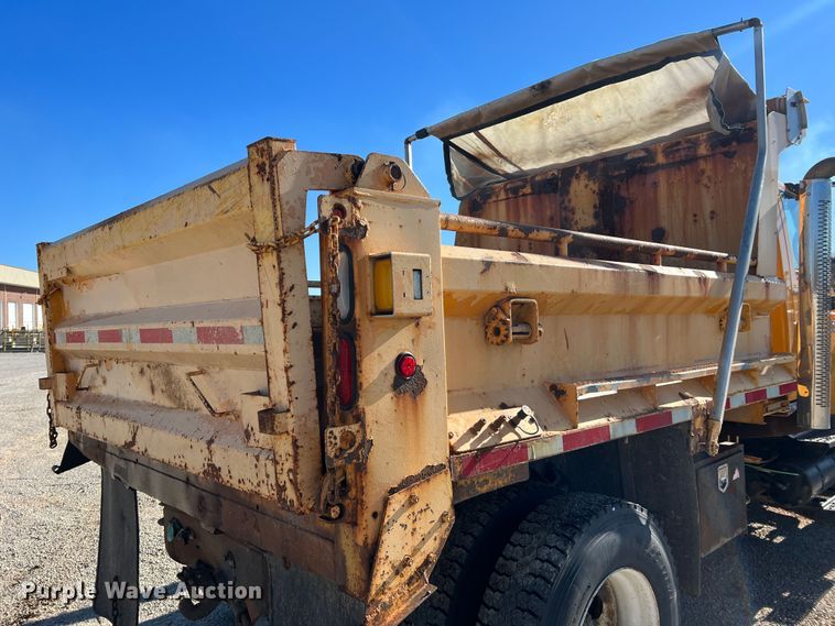 image for item JU9838 2006 International 7400  dump truck