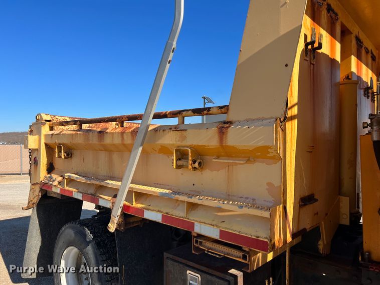 image for item JU9838 2006 International 7400  dump truck