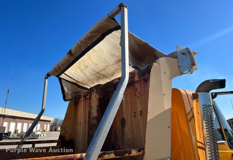 image for item JU9838 2006 International 7400  dump truck