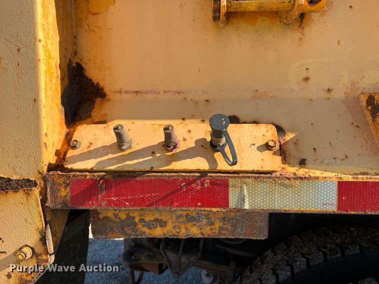 image for item JU9838 2006 International 7400  dump truck