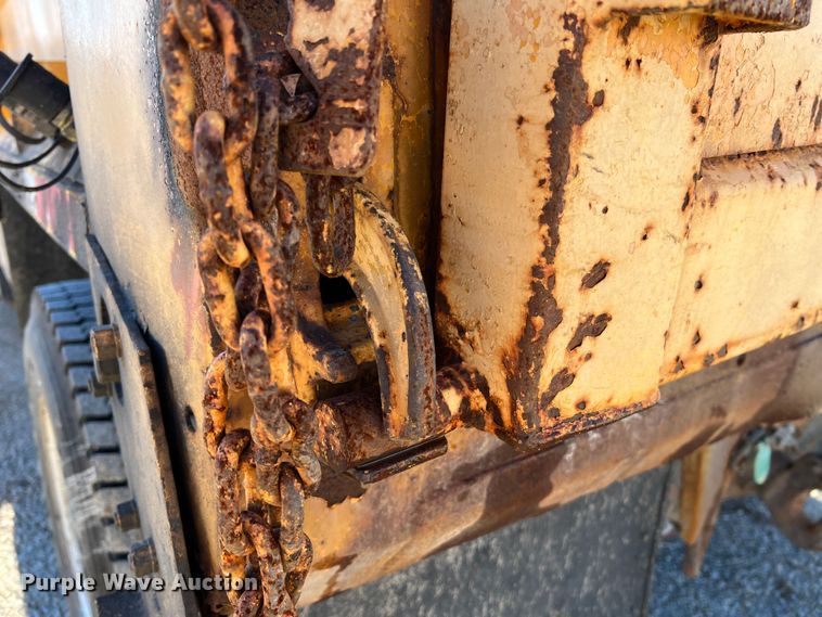 image for item JU9838 2006 International 7400  dump truck