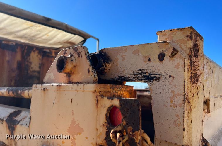 image for item JU9838 2006 International 7400  dump truck