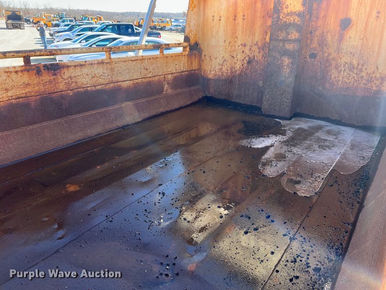 image for item JU9838 2006 International 7400  dump truck