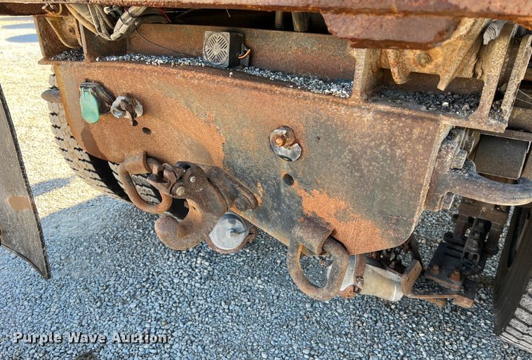 image for item JU9838 2006 International 7400  dump truck