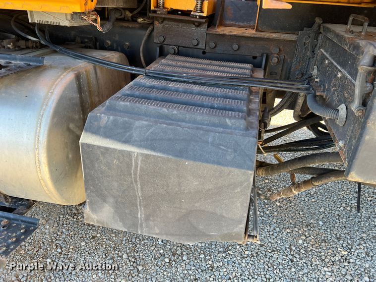 image for item JU9838 2006 International 7400  dump truck