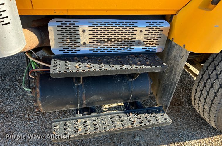 image for item JU9838 2006 International 7400  dump truck