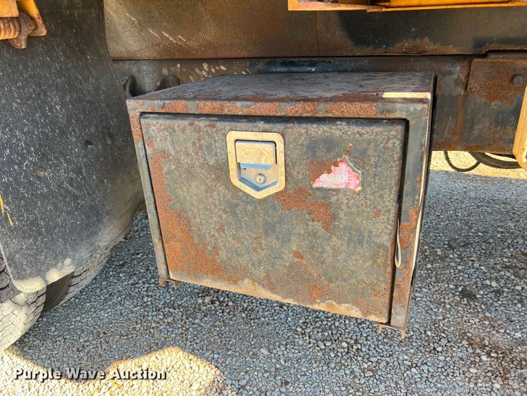 image for item JU9838 2006 International 7400  dump truck