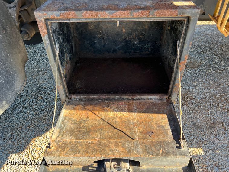 image for item JU9838 2006 International 7400  dump truck