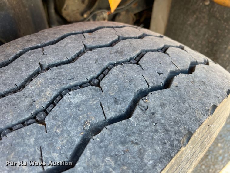 image for item JU9838 2006 International 7400  dump truck