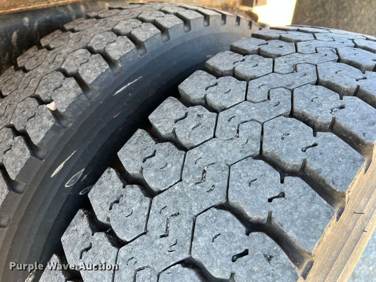 image for item JU9838 2006 International 7400  dump truck