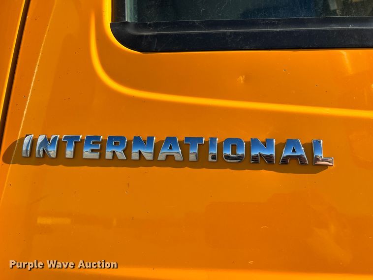 image for item JU9838 2006 International 7400  dump truck