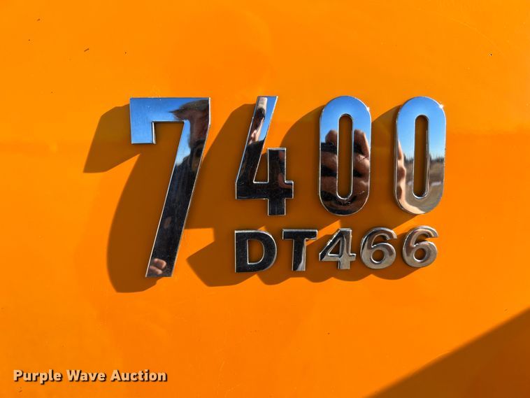 image for item JU9838 2006 International 7400  dump truck