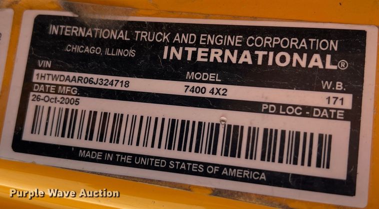 image for item JU9838 2006 International 7400  dump truck