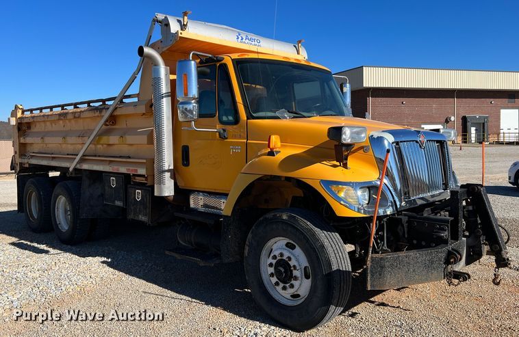 image for item JU9840 2007 International 7400  dump truck