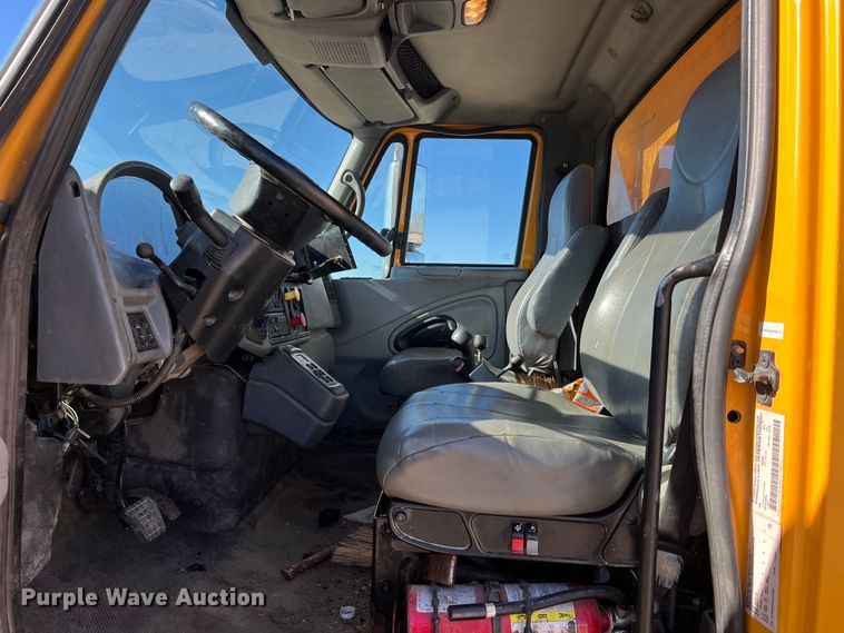 image for item JU9840 2007 International 7400  dump truck