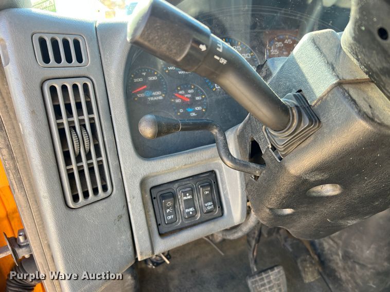 image for item JU9840 2007 International 7400  dump truck