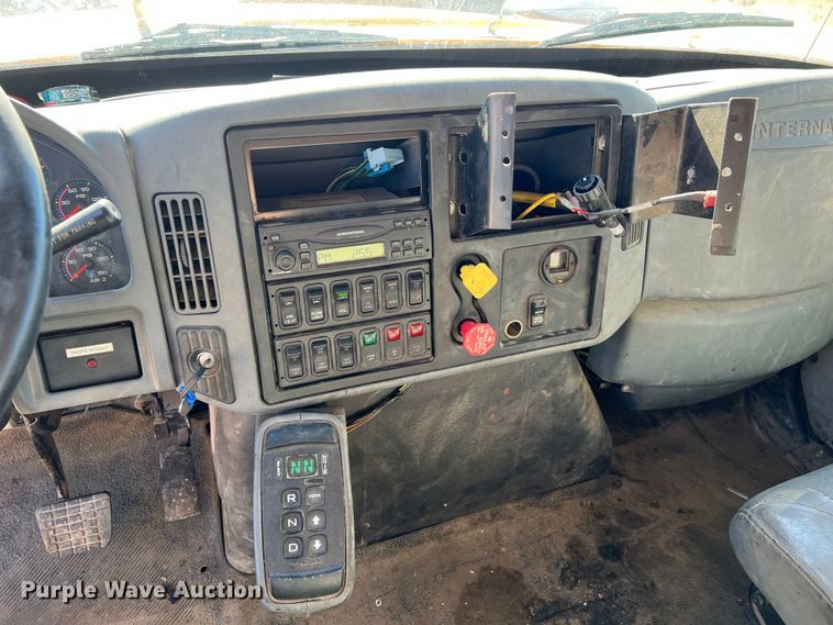 image for item JU9840 2007 International 7400  dump truck