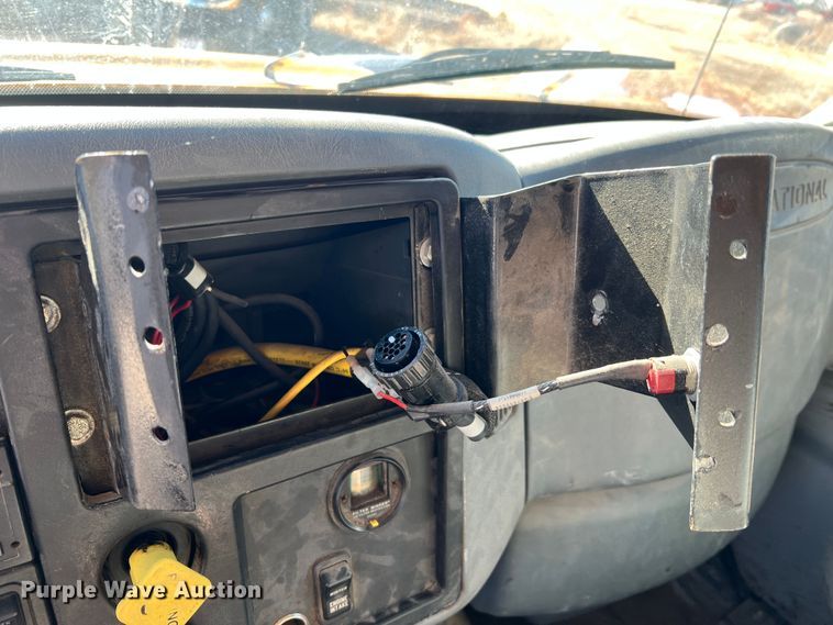 image for item JU9840 2007 International 7400  dump truck