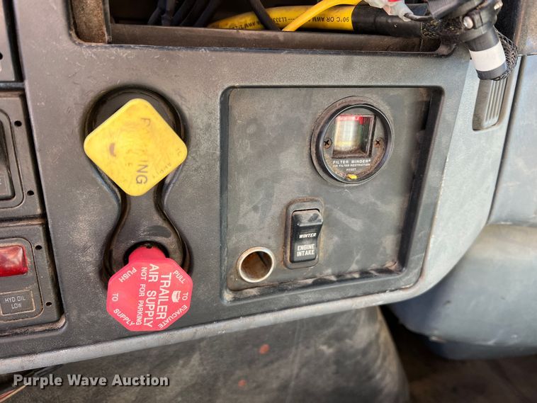 image for item JU9840 2007 International 7400  dump truck